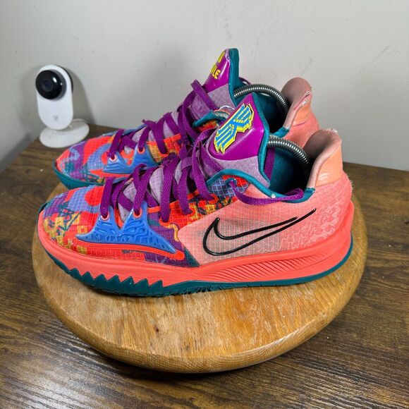 Nike Kyrie 4 Low 1 World 1 People Men\'s Size 10.5 Shoes Sneakers CW3985-600 main image 9
